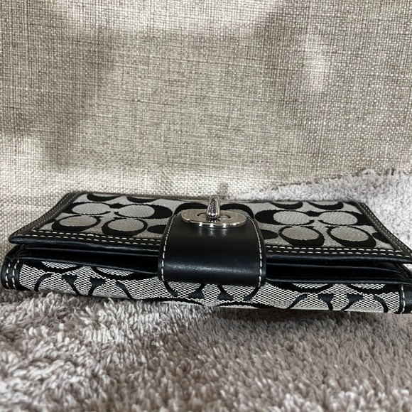 COACH Black Signature Turnlock Wallet - Picture 5 of 16